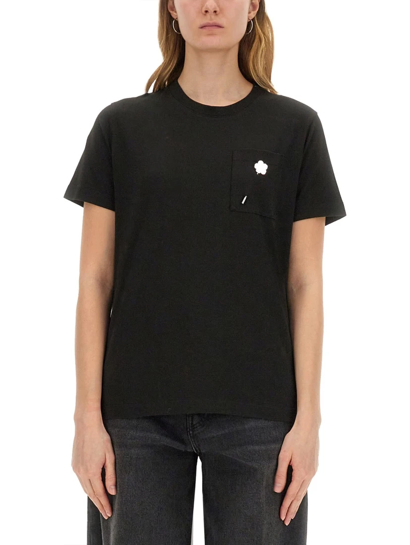 "BOKE FLOWER PIN" T-SHIRT
