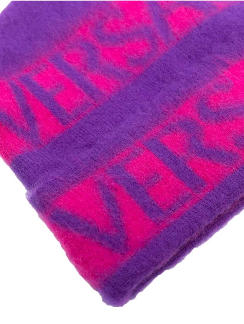 beanie logo stripes