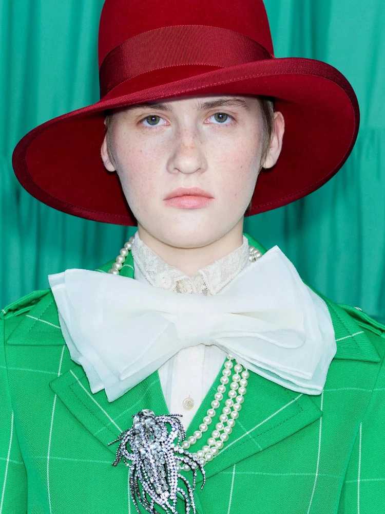 VALENTINO GARAVANI hat alternative