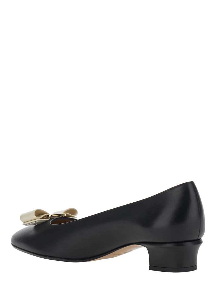 Vara 2.0 Black Pumps with Low Block Heel and Logo Plaque on the Front in Leather Woman