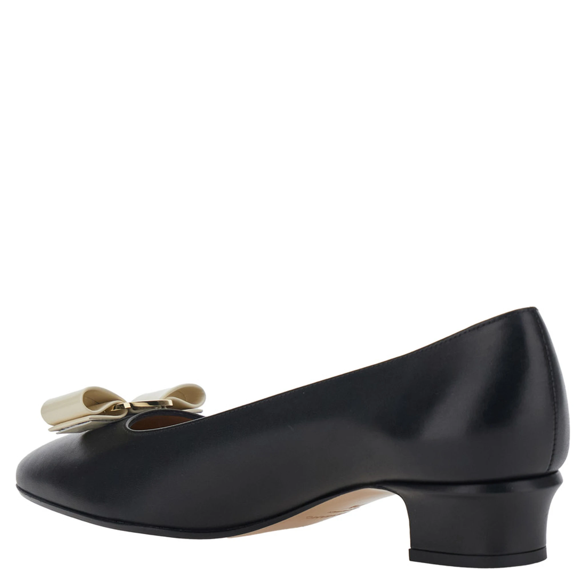 Vara 2.0 Black Pumps with Low Block Heel and Logo Plaque on the Front in Leather Woman