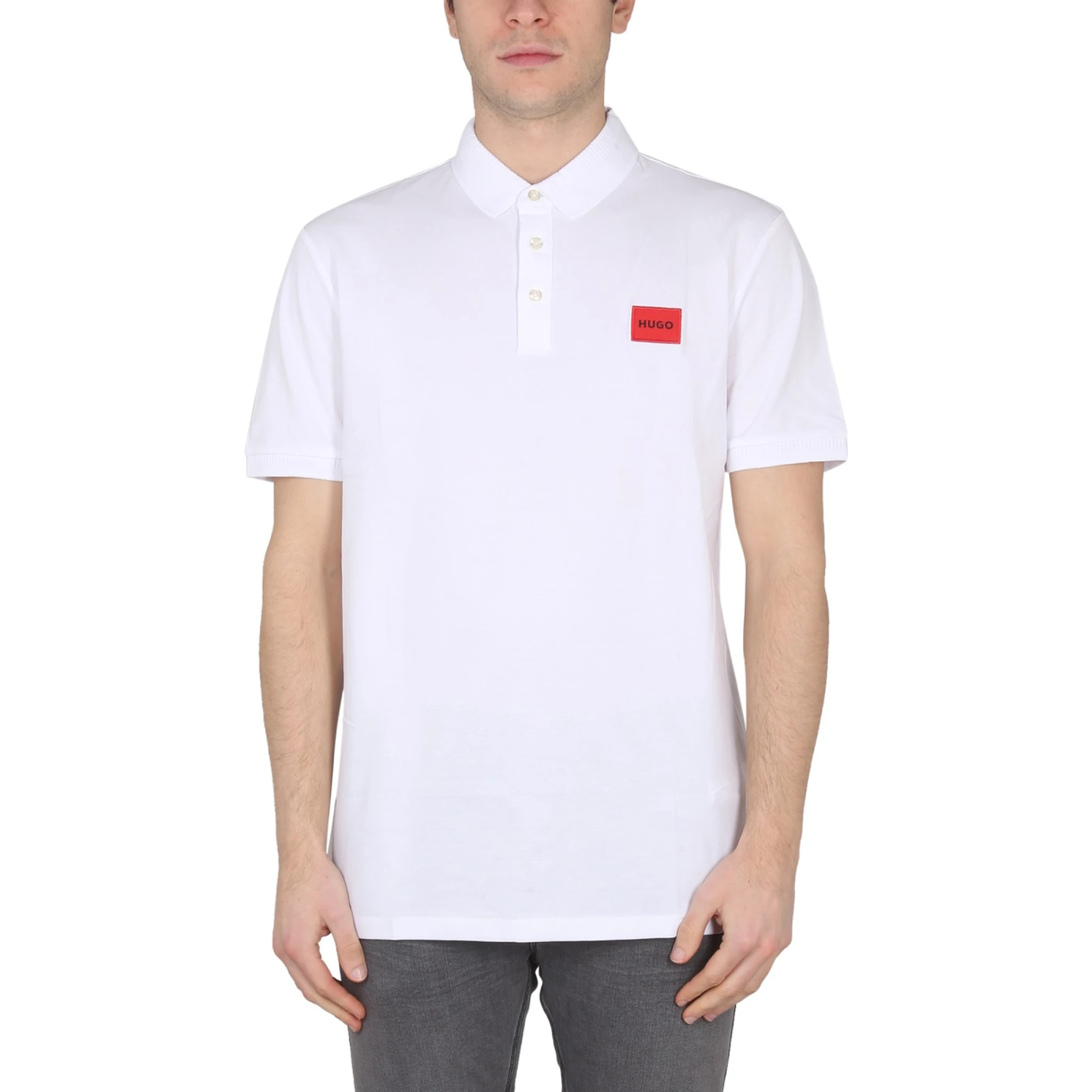 POLO CON PATCH LOGO