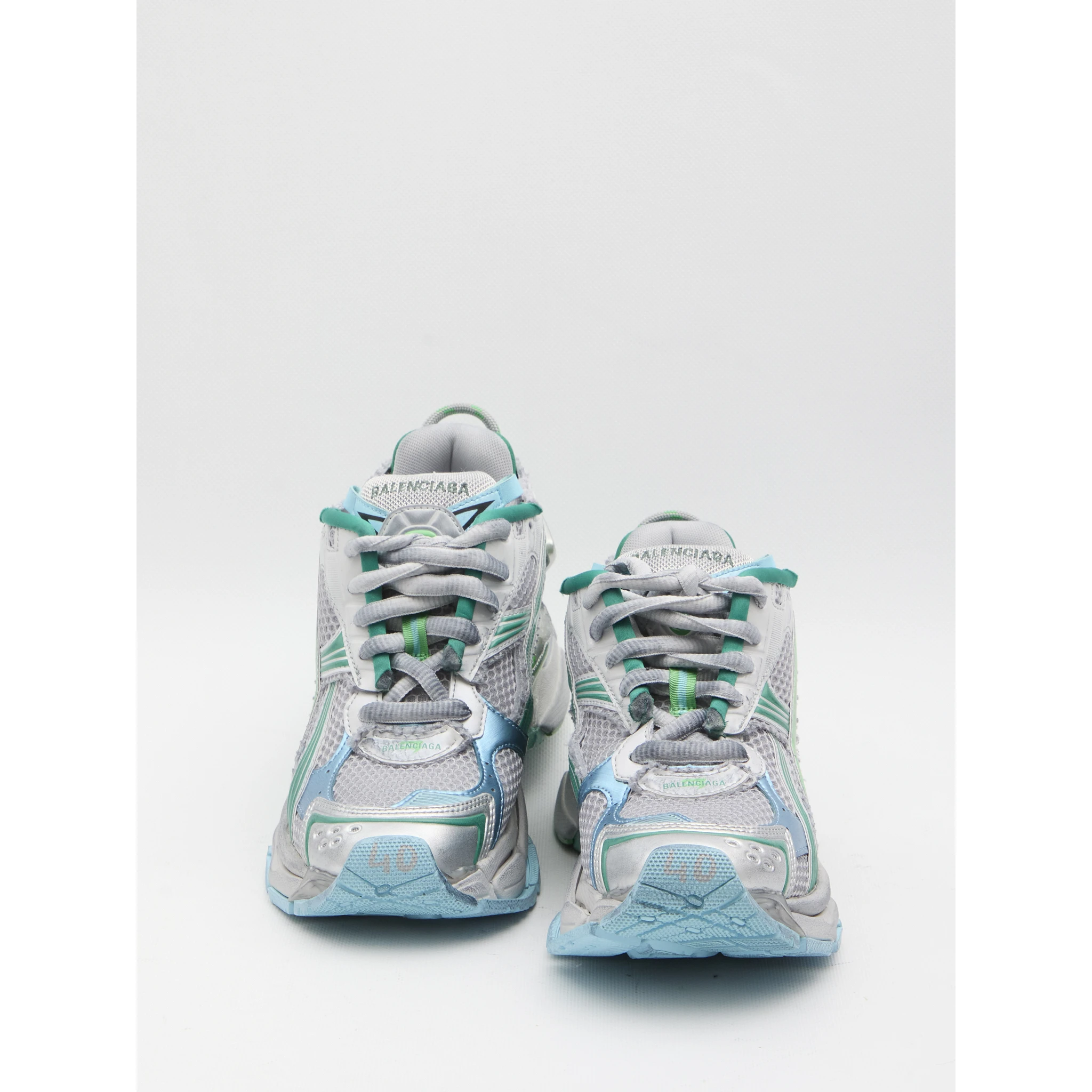 Runner sneakers