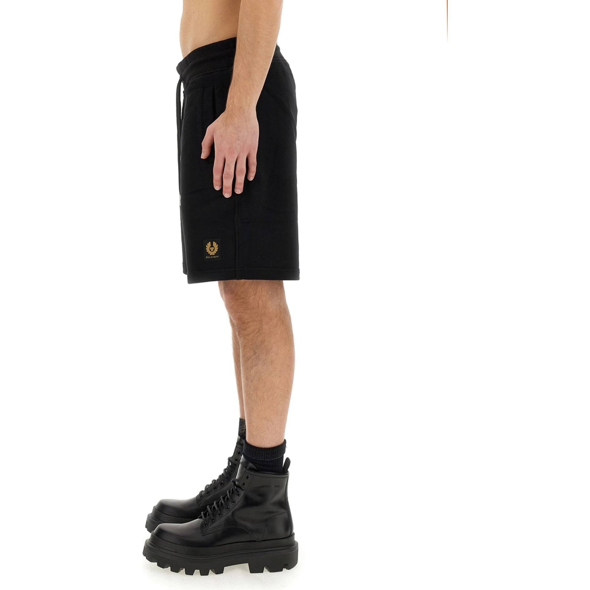 SHORT CON PATCH LOGO