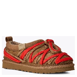 صندل UGG بني اللون