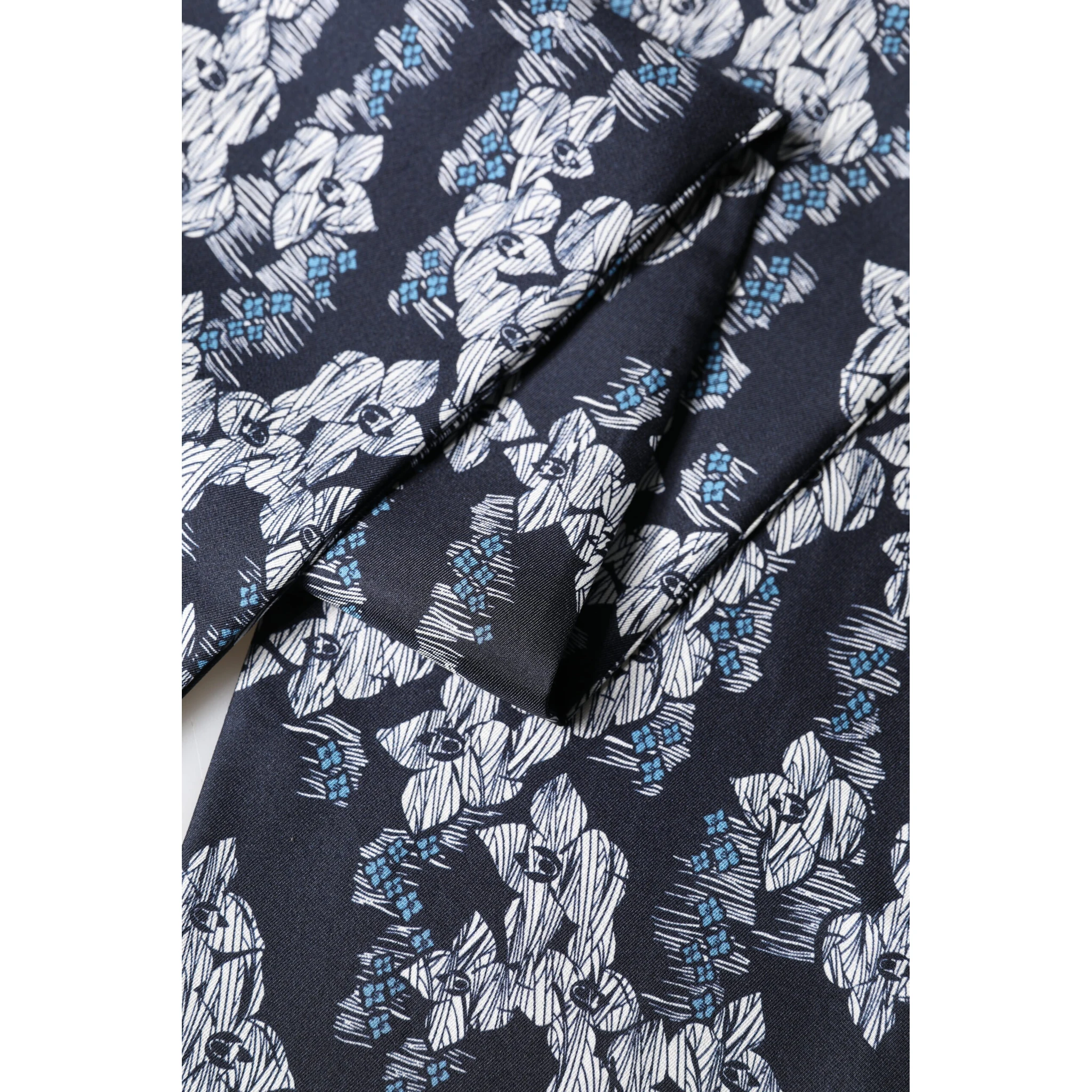 Black Blue Silk Floral Pattern Fringe 140cm x 16cm  Scarf