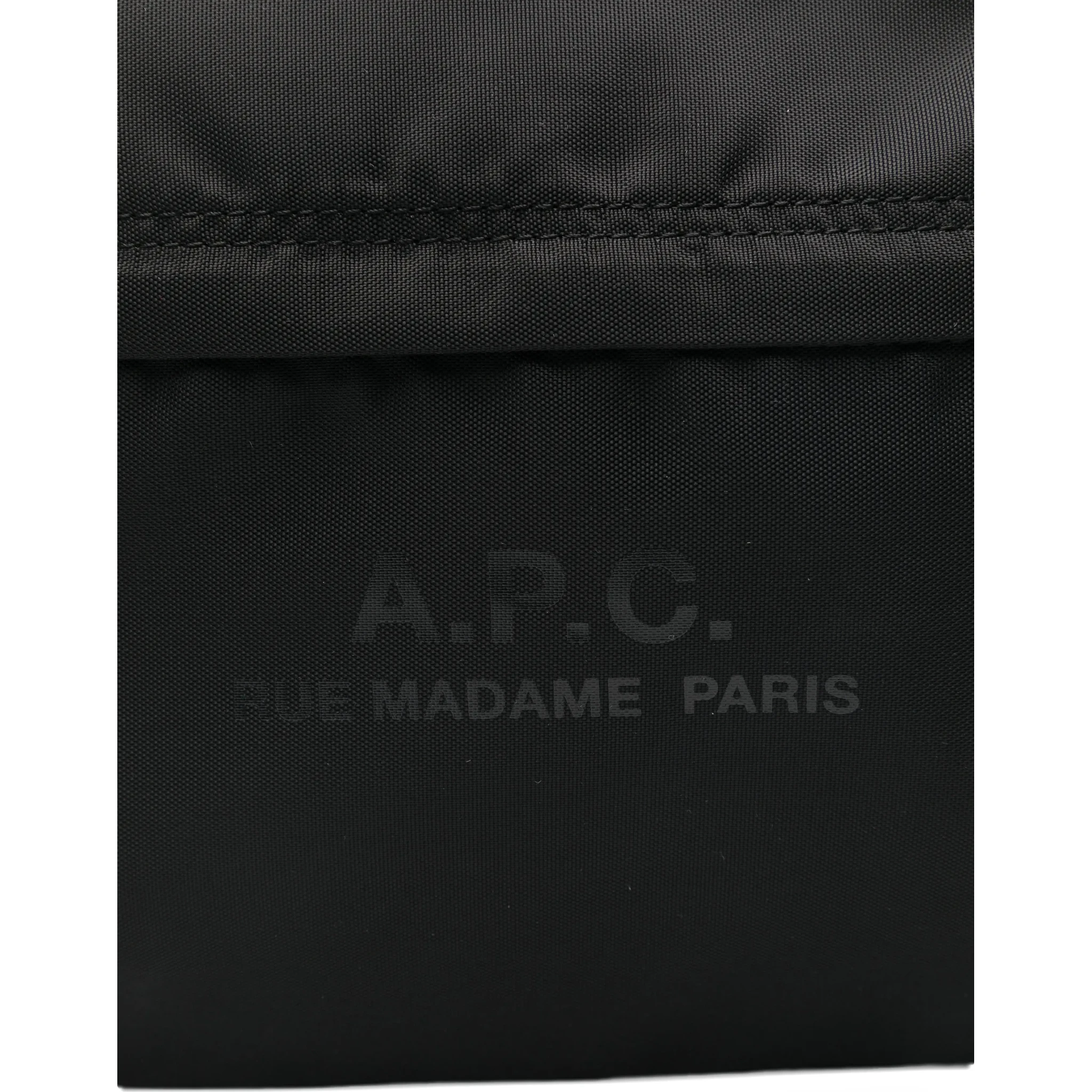 حقائب APC.. سوداء
