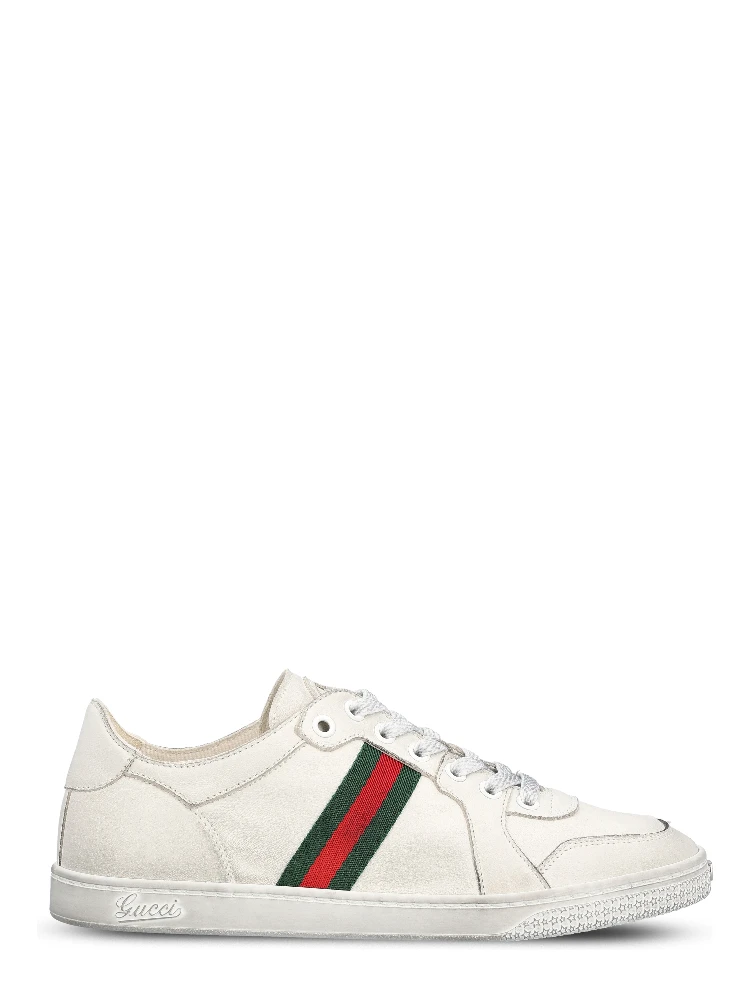 Stretch low-top trainer