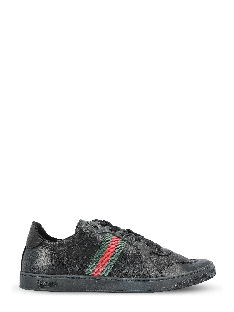 Stretch low-top trainer