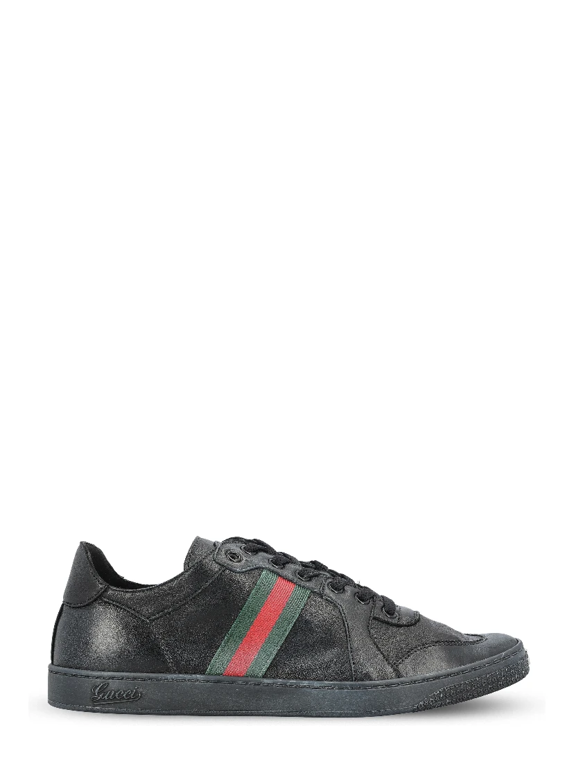 Stretch low-top trainer