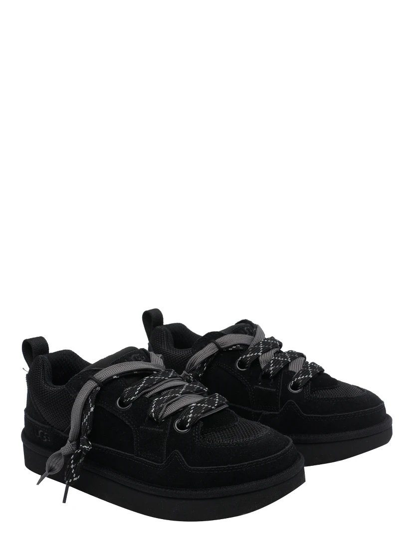 حذاء رياضي أسود من UGG