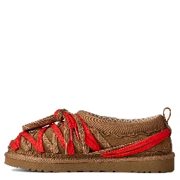 صندل UGG بني اللون