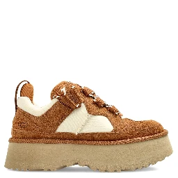 حذاء رياضي بني من UGG