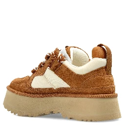 حذاء رياضي بني من UGG