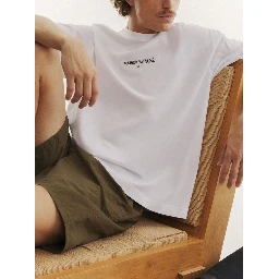 تيشيرتات وبولو من MAISON KITSUNE باللون البيج