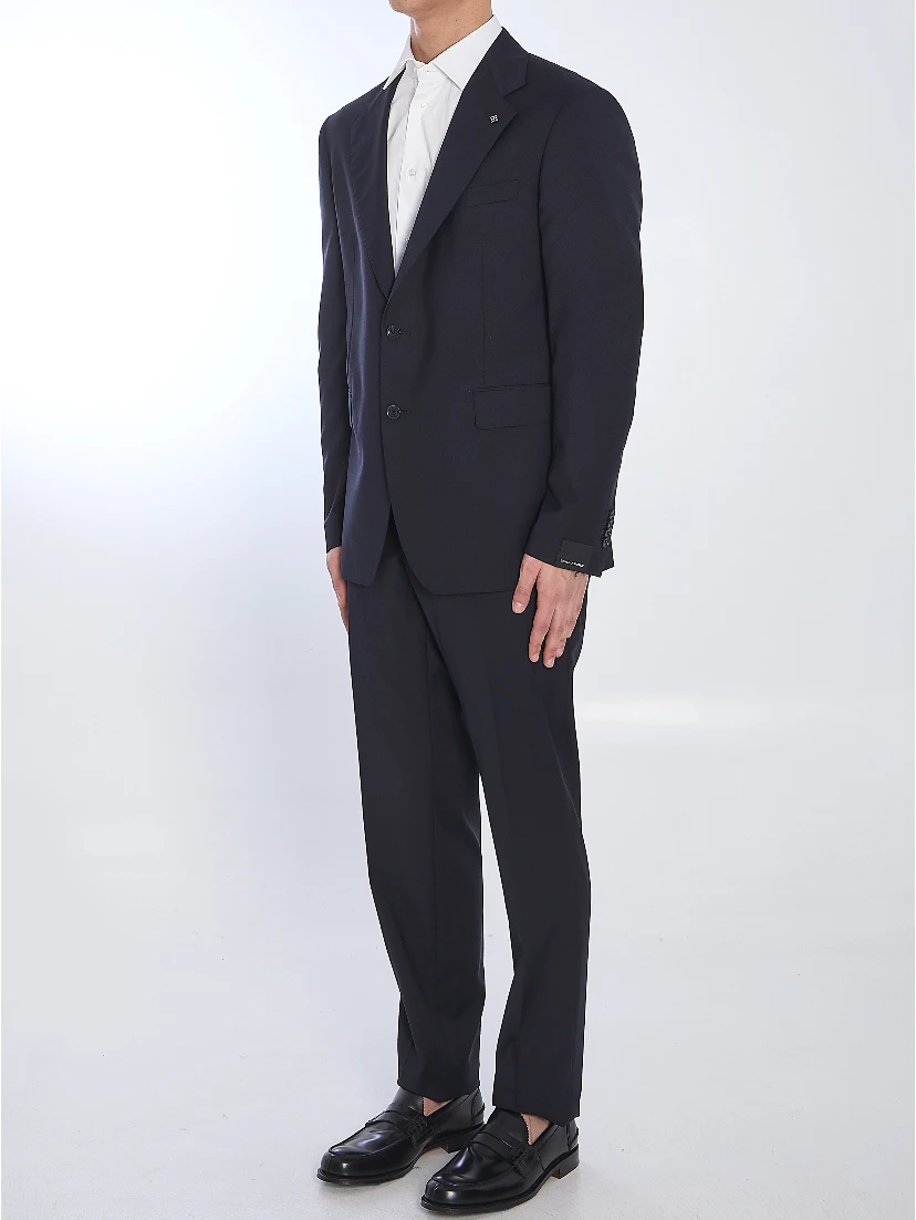 Double-breasted virgin wool suit in Super 110s