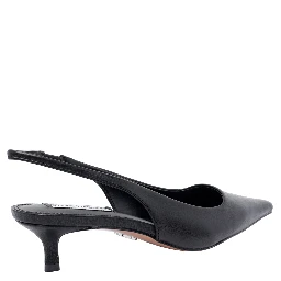 ستيف مادن بكعب أسود