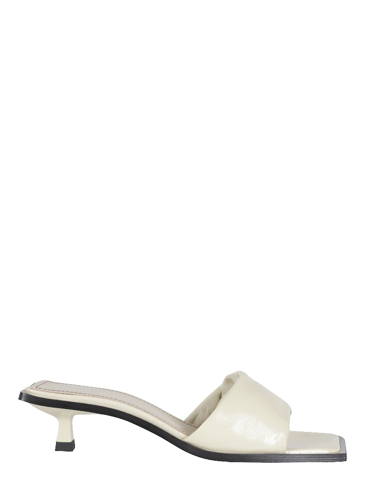 KIA SANDAL