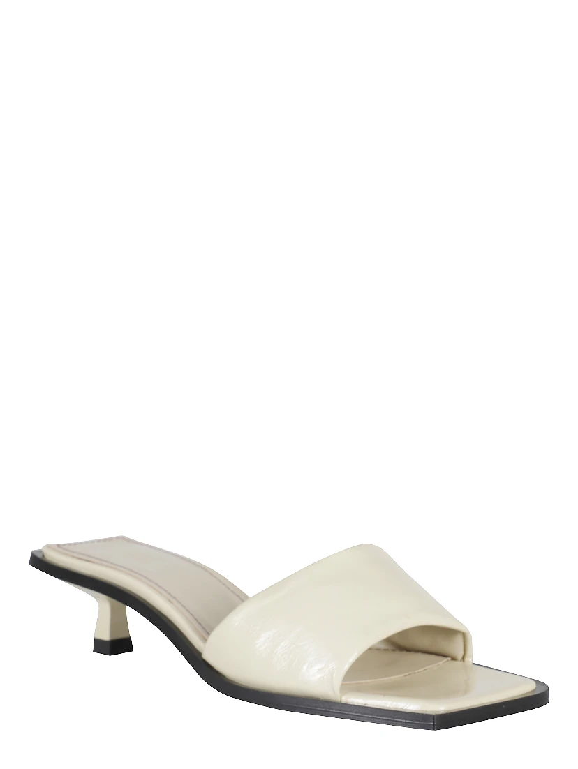 KIA SANDAL