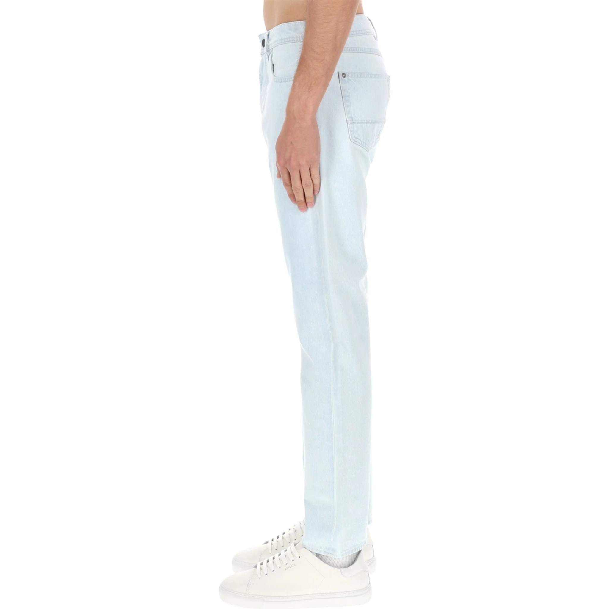 JEANS IN DENIM