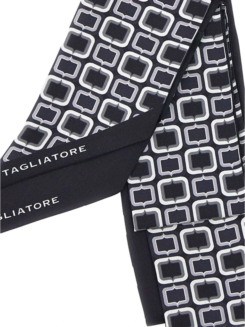Tagliatore Scarfs Black