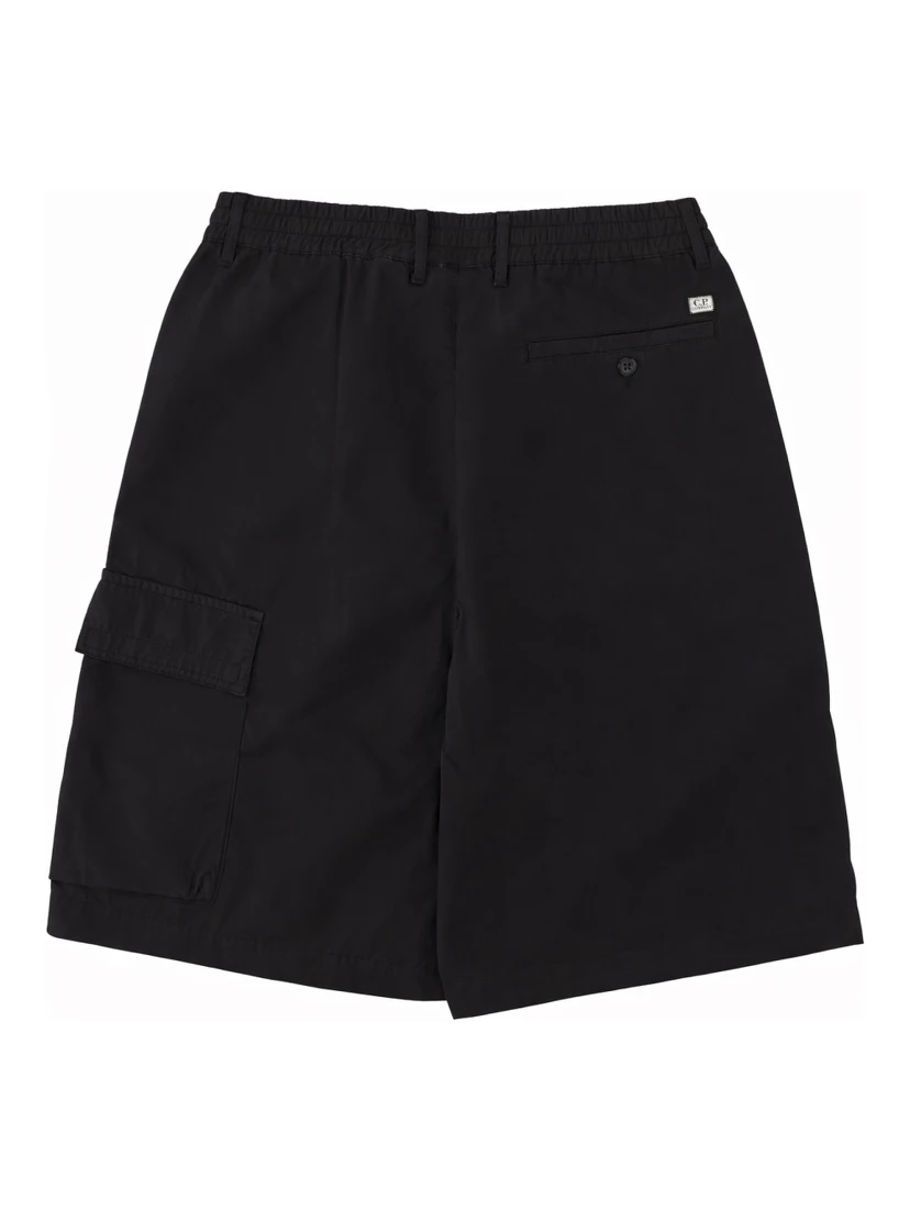 SHORTS CARGO CON PATCH LOGO