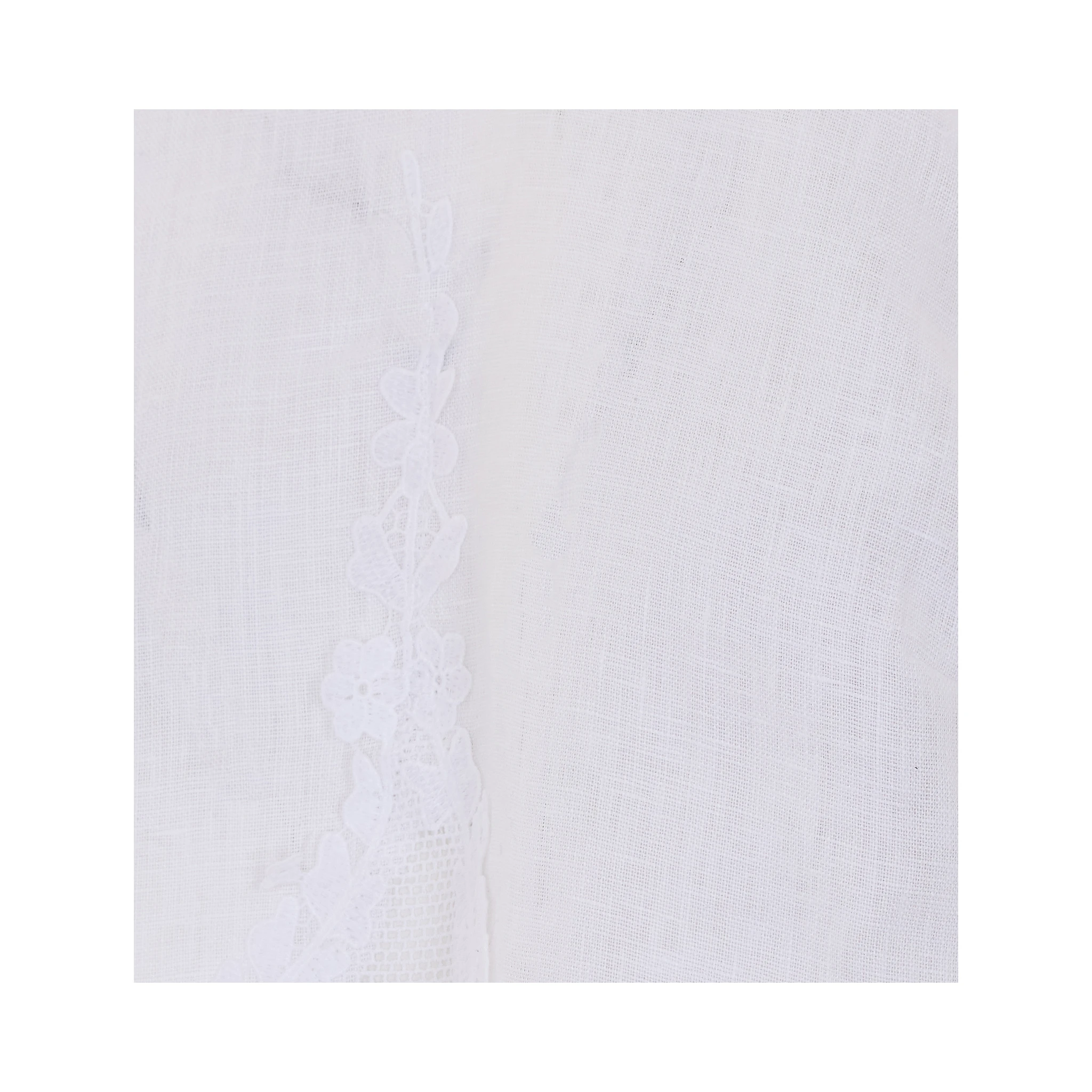 طقم ملابس علوية أبيض مكون من قطعتين