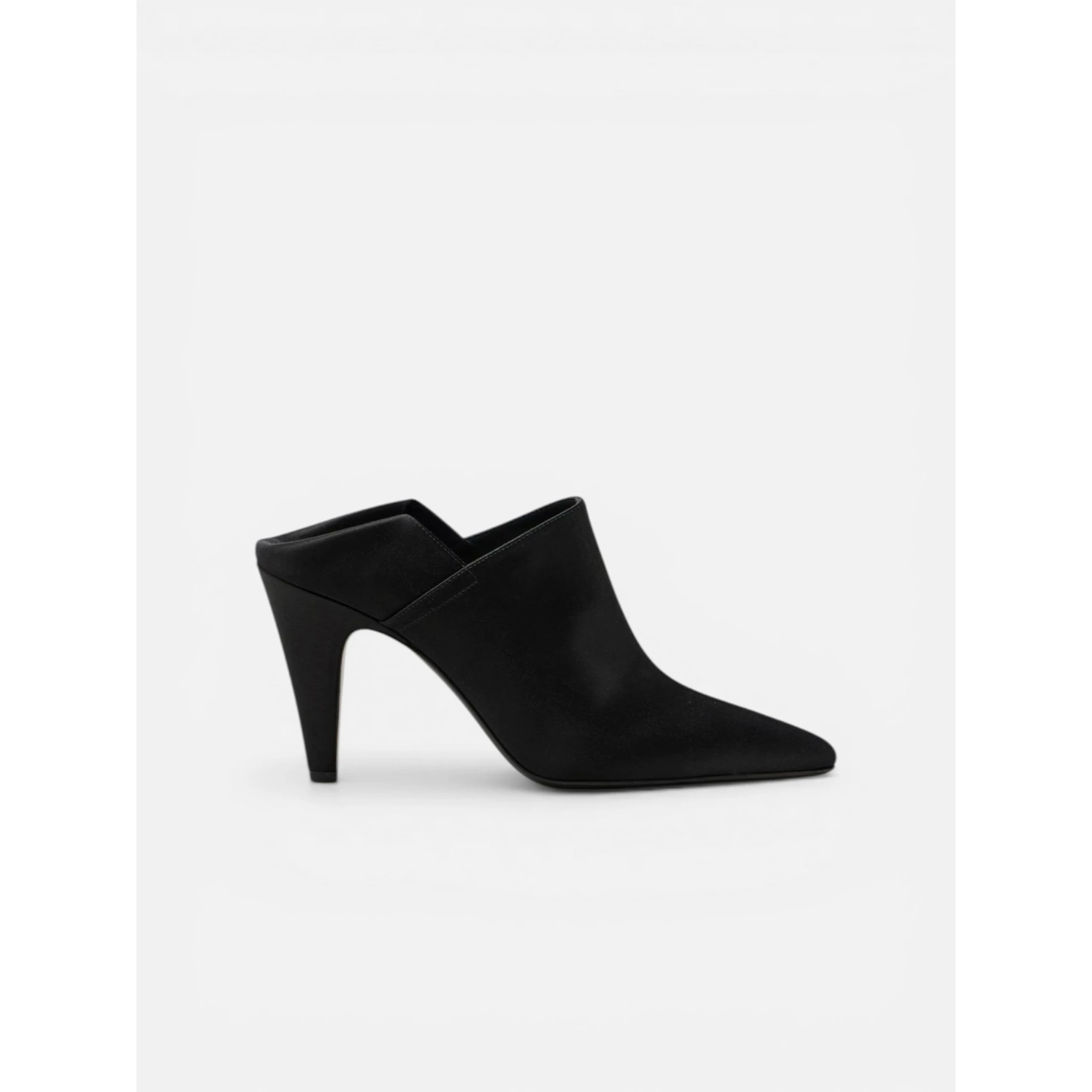 ALAÏA slippers