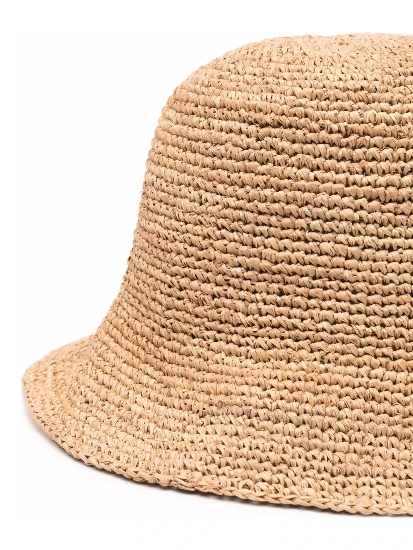 Bucket hat in rafia