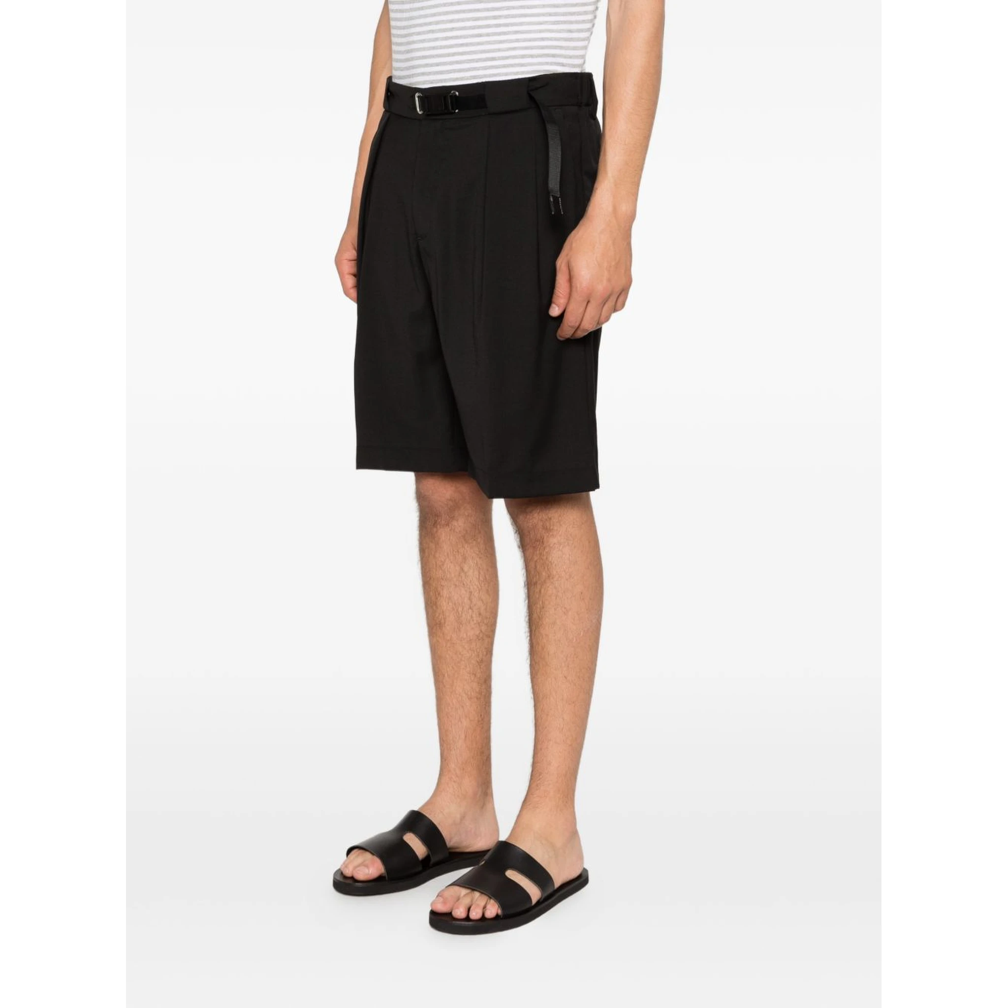 WHITE SAND Shorts Black