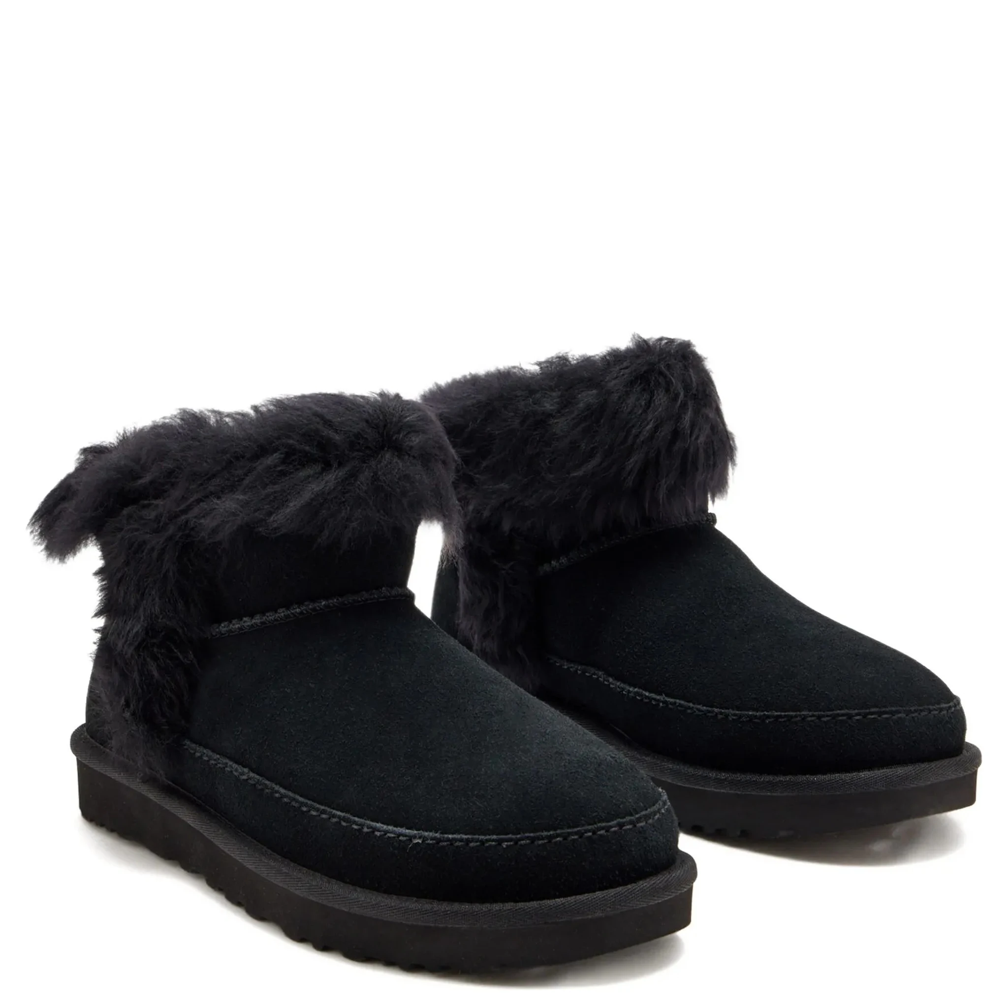 أحذية UGG سوداء