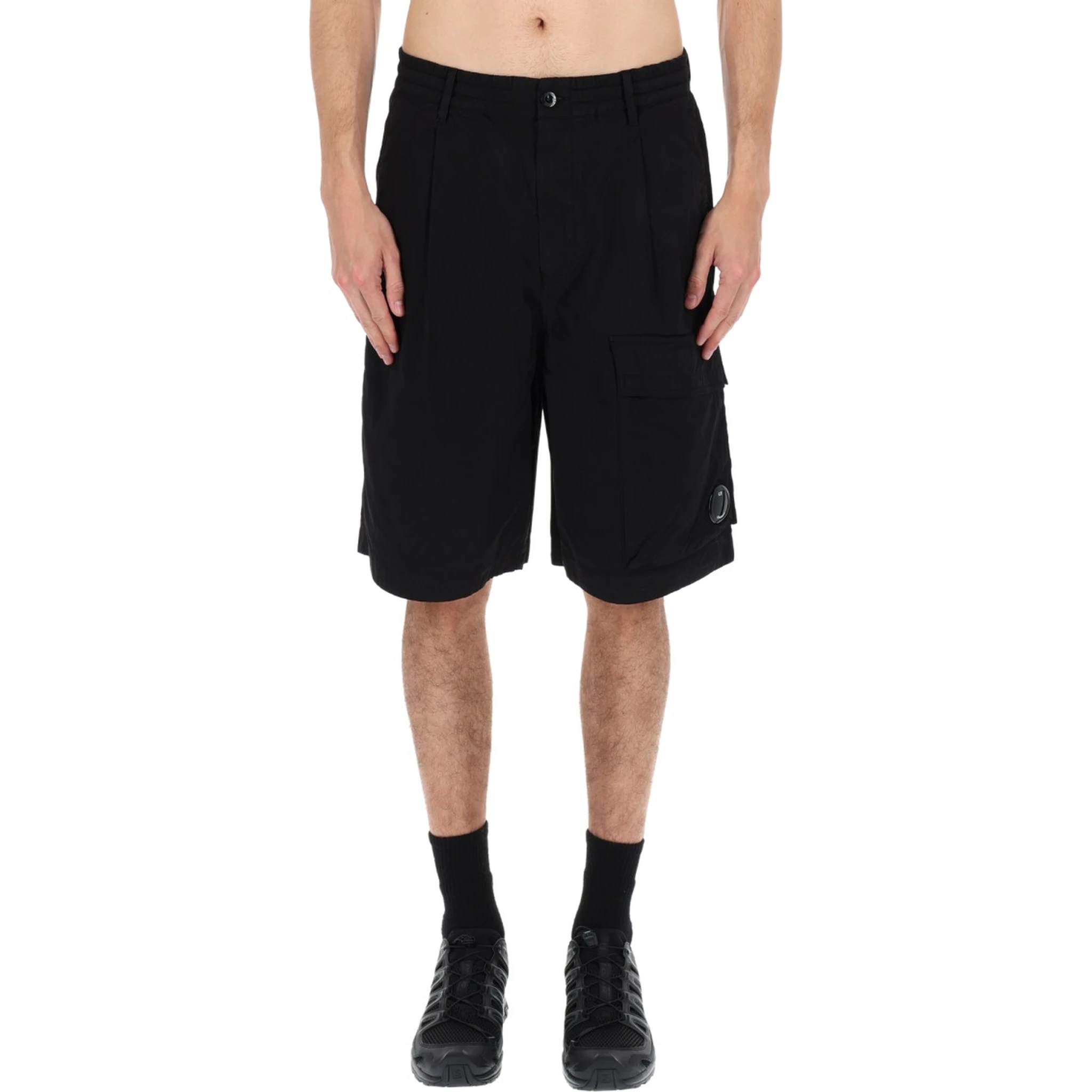 SHORTS CARGO CON PATCH LOGO