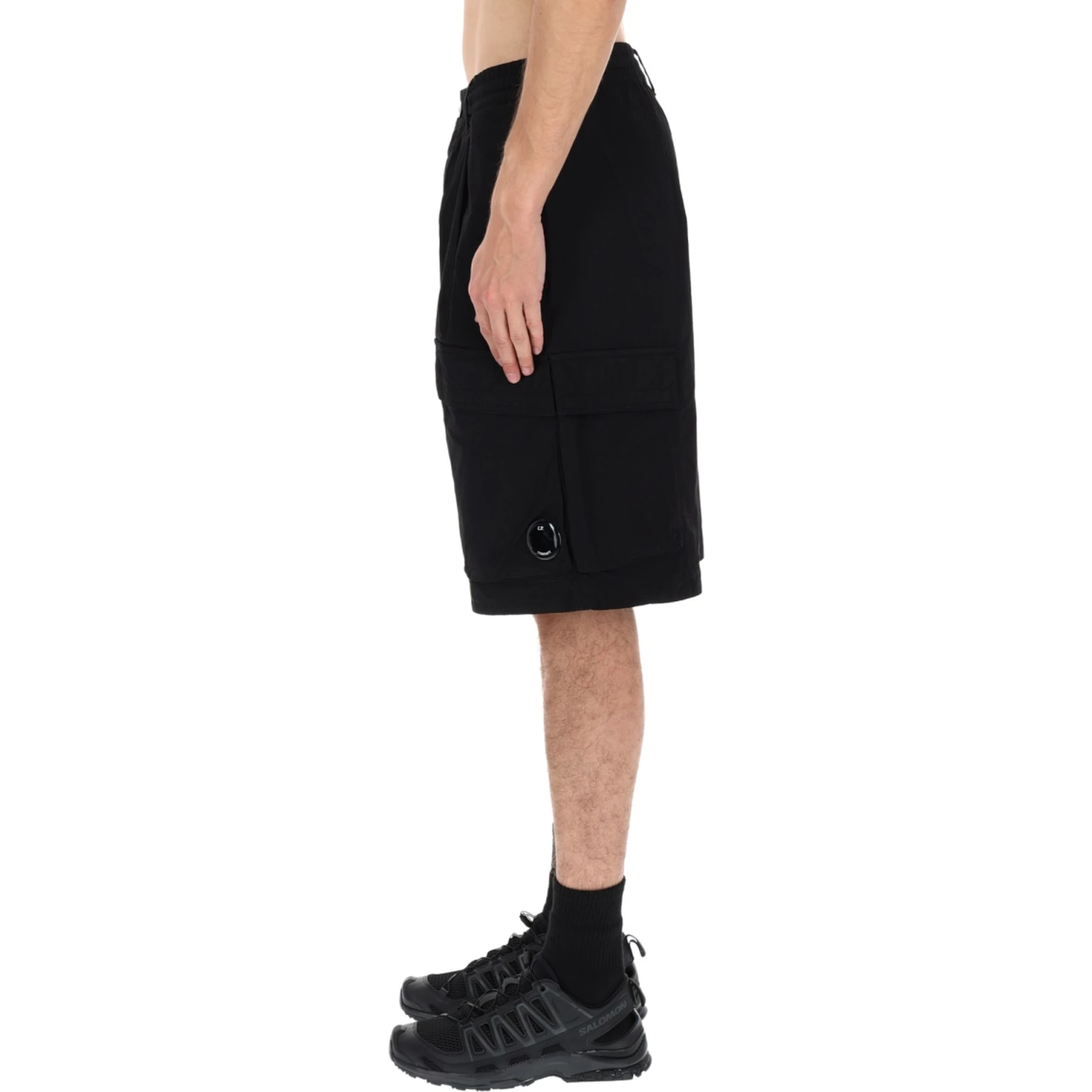 SHORTS CARGO CON PATCH LOGO