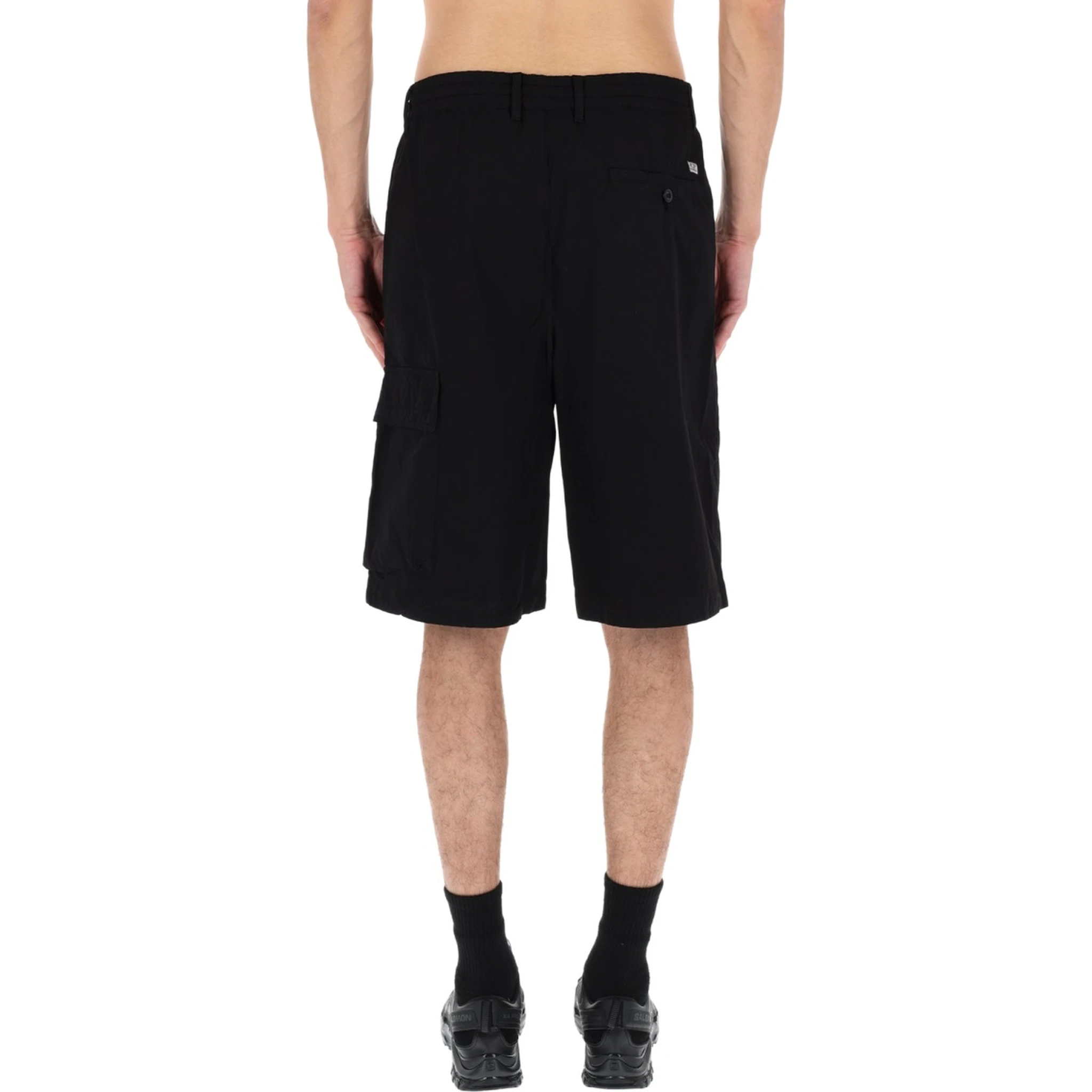 SHORTS CARGO CON PATCH LOGO