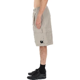 SHORTS CARGO CON PATCH LOGO