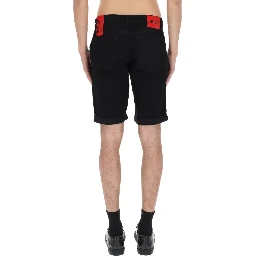 SHORTS CON PATCH LOGO