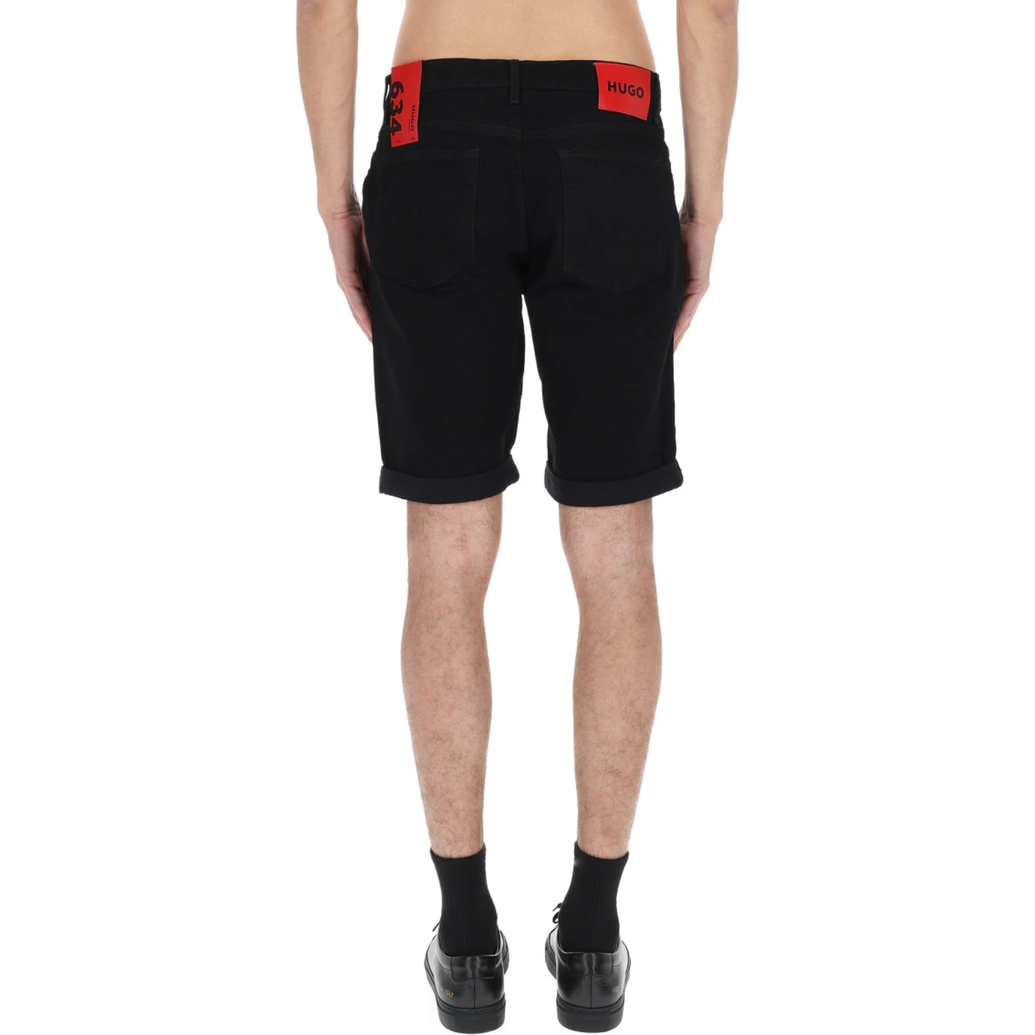 SHORTS CON PATCH LOGO