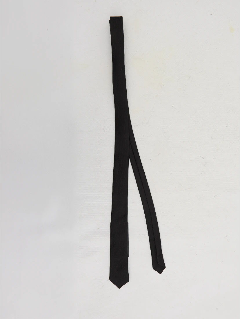 Monogram tie