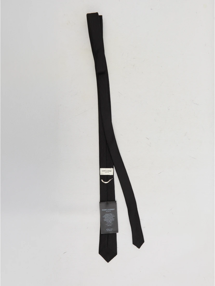 Monogram tie