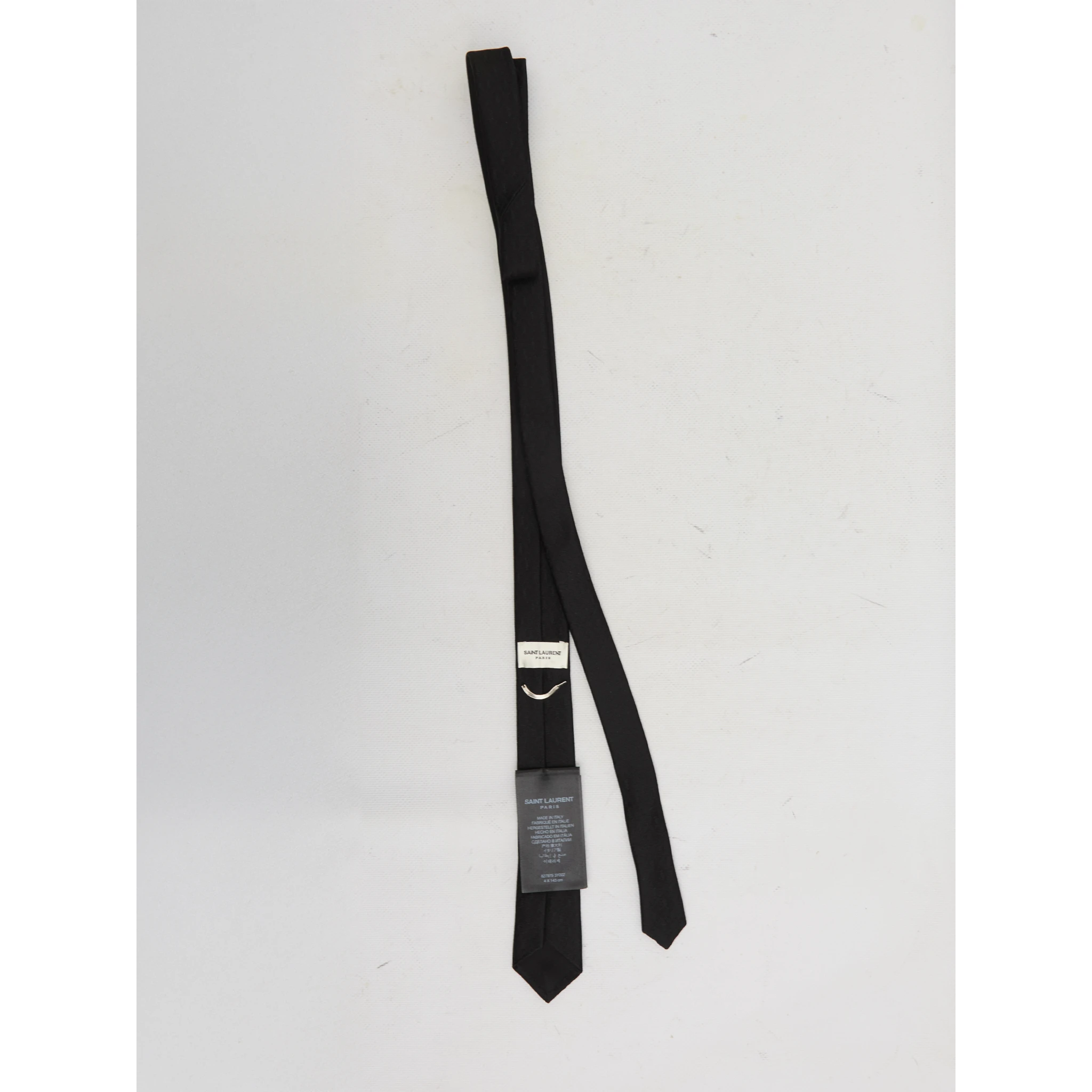 Monogram tie