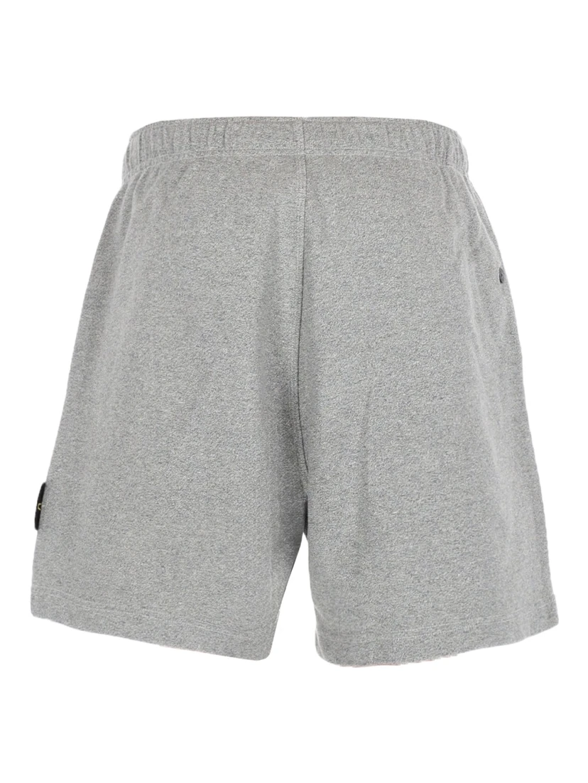 SHORTS CON PATCH LOGO