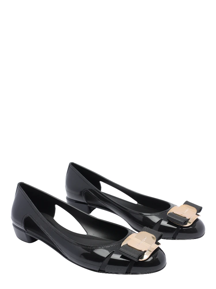 Ferragamo Flat shoes Black alternative