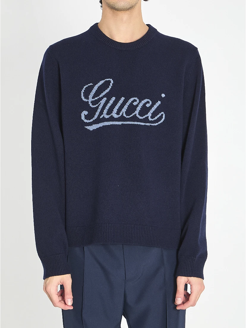 Wool craw neck sweater