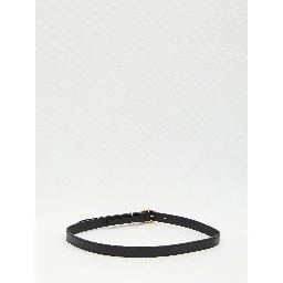 Skinny belt with oval buckle