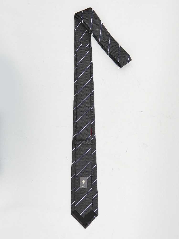 Silk jacquard tie alternative