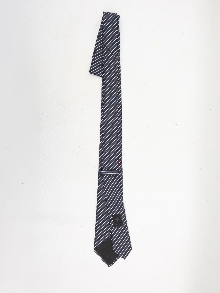 Diagonal striped tie alternative