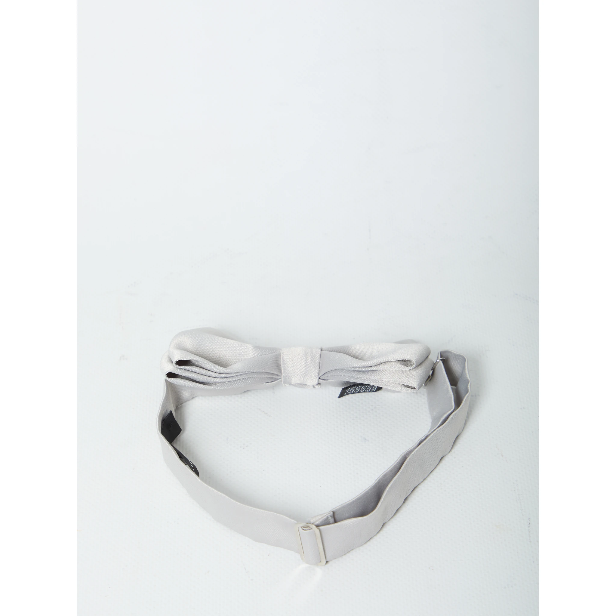 Pearl bow tie