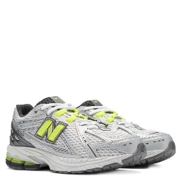 أحذية نيو بالانس الرياضية