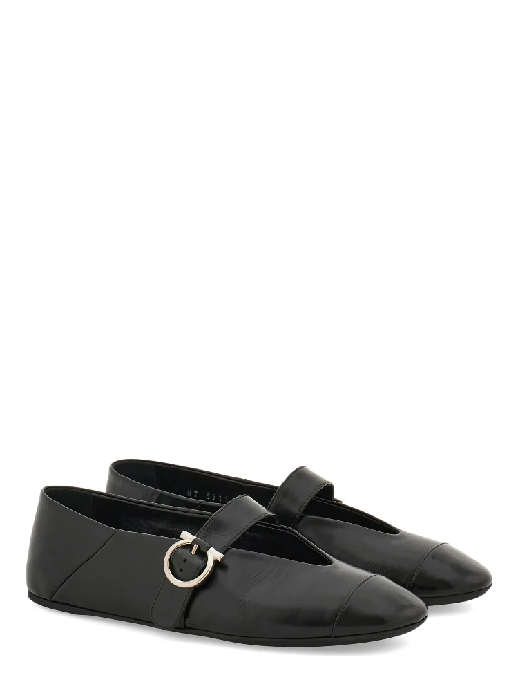 Ferragamo Flat shoes Black alternative