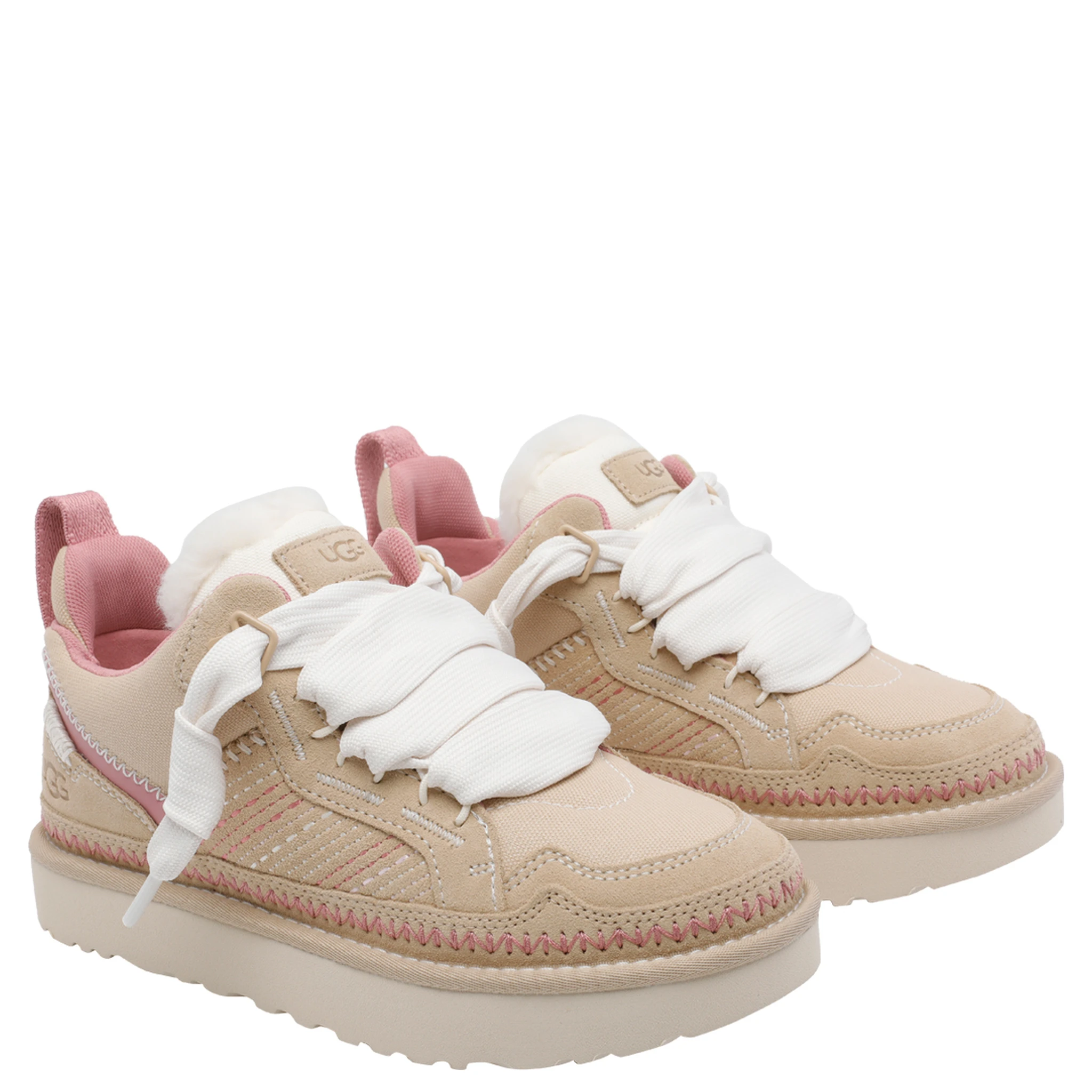 حذاء رياضي من UGG بيج